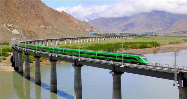 最美天路通車，鋼軌托起“復(fù)興號(hào)”開(kāi)上了世界屋脊！