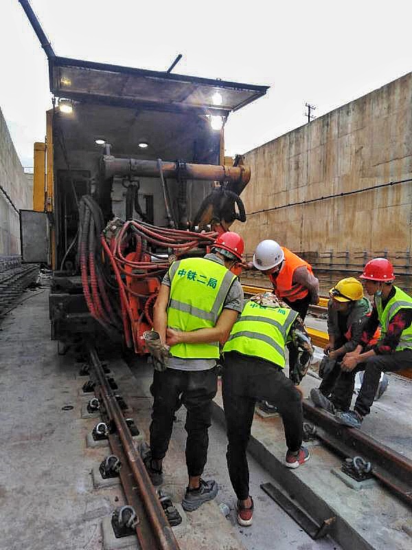 中鐵二局武漢地鐵客戶(hù)現(xiàn)場(chǎng).jpg 中鐵二局武漢地鐵客戶(hù)現(xiàn)場(chǎng).jpg